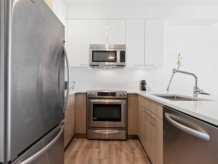 307-1201 W 16th Street, North Vancouver, BC, V7P 1R5 - 8