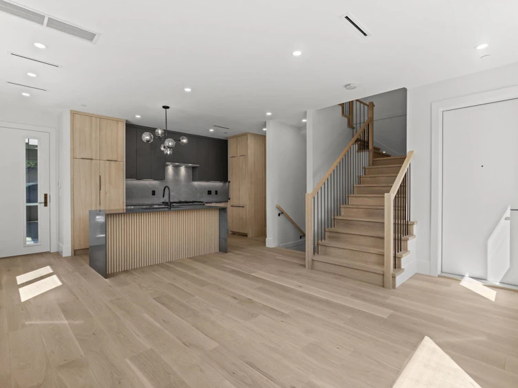 2338 E 4th Avenue, Vancouver, BC, V5N 1L1 - 2