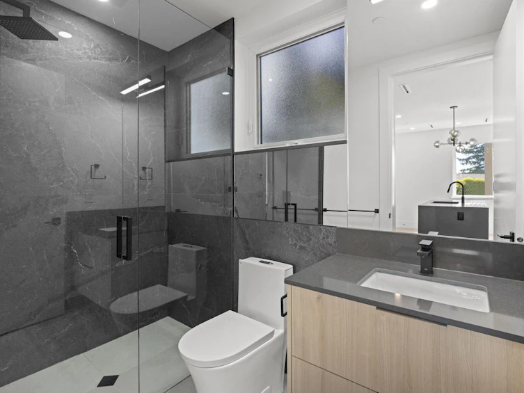 2338 E 4th Avenue, Vancouver, BC, V5N 1L1 - 9