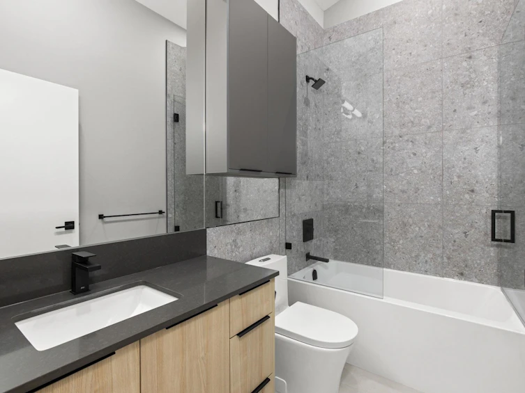 2338 E 4th Avenue, Vancouver, BC, V5N 1L1 - 15