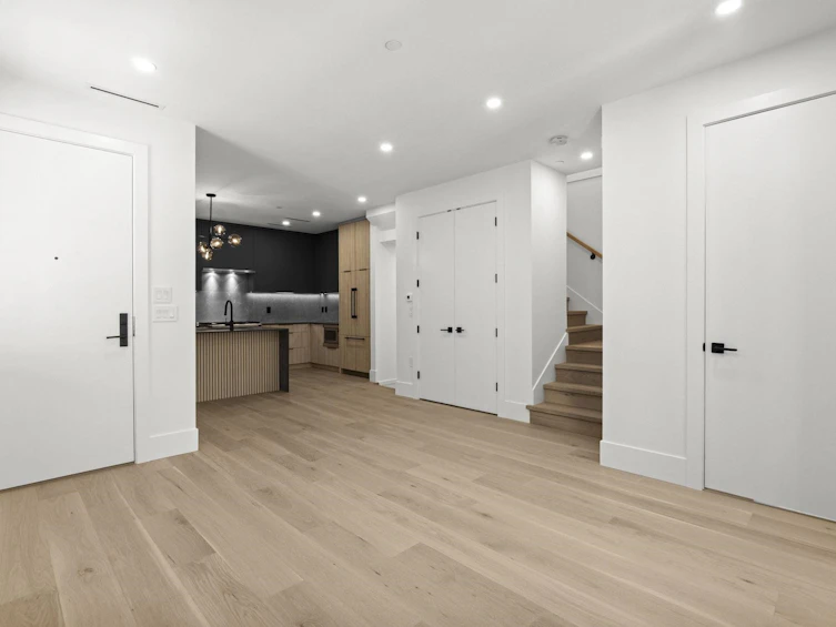 2340 E 4th Avenue, Vancouver, BC, V5N 1L1 - 4