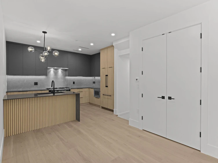 2340 E 4th Avenue, Vancouver, BC, V5N 1L1 - 5