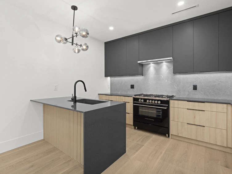 2340 E 4th Avenue, Vancouver, BC, V5N 1L1 - 8