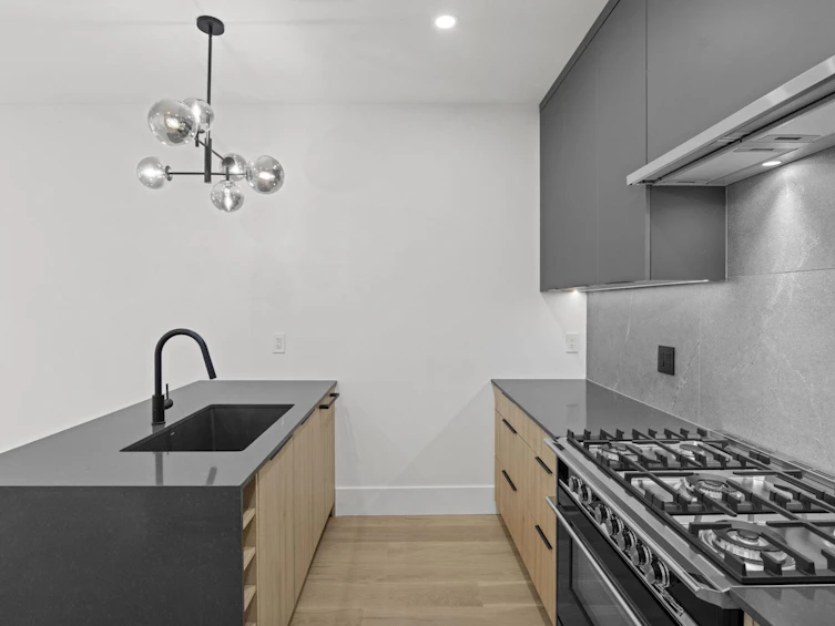 2340 E 4th Avenue, Vancouver, BC, V5N 1L1 - 9