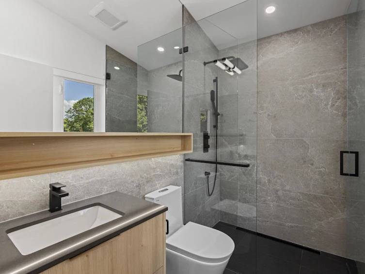 2340 E 4th Avenue, Vancouver, BC, V5N 1L1 - 13