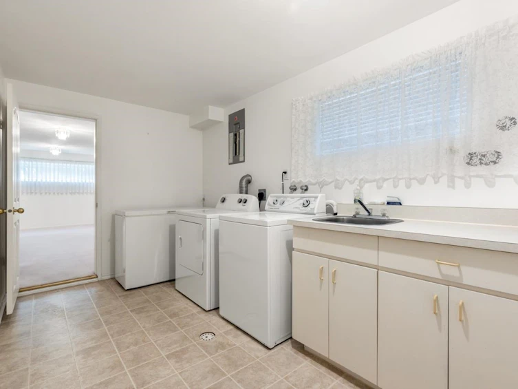 6349 Dumfries Street, Vancouver, BC, V5P 3B5 - 17