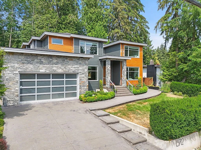 1572 Coleman Street, North Vancouver BC V7K 1W8