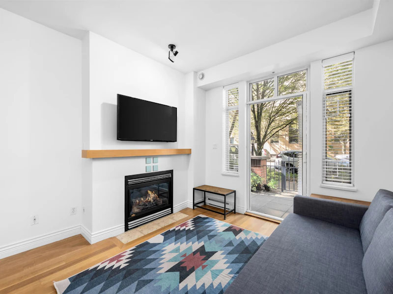 116 - 2628 Yew Street, Vancouver BC V6K 4T4