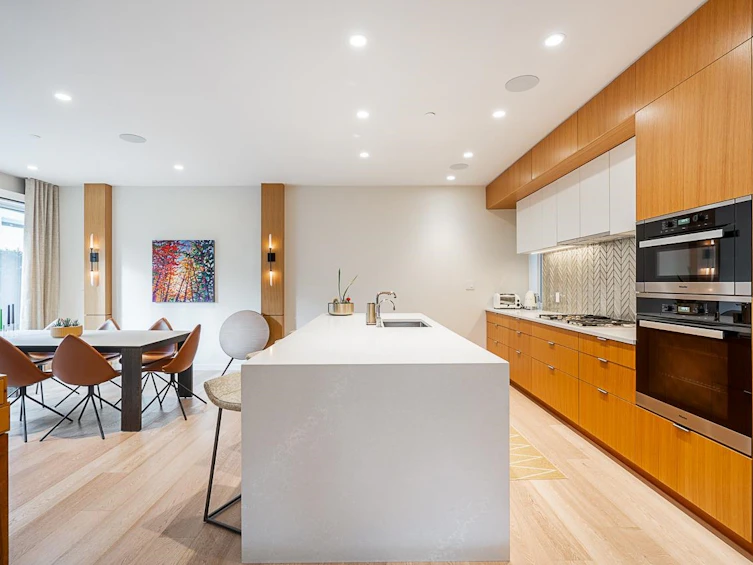 7-3730 Edgemont Boulevard, North Vancouver, BC, V7R 2P7 - 3