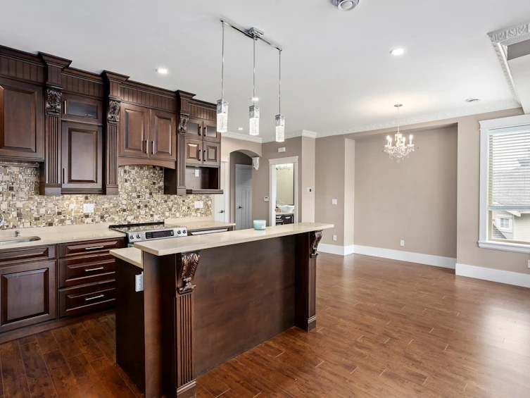 1370 Pinetree Way, Coquitlam, BC, V3E 2Z4 - 9