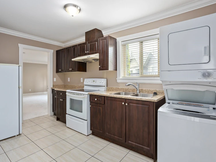 1370 Pinetree Way, Coquitlam, BC, V3E 2Z4 - 35