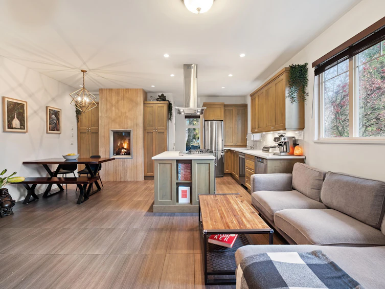 4-1940 Chesterfield Avenue, North Vancouver, BC, V7M 2P5 - 2