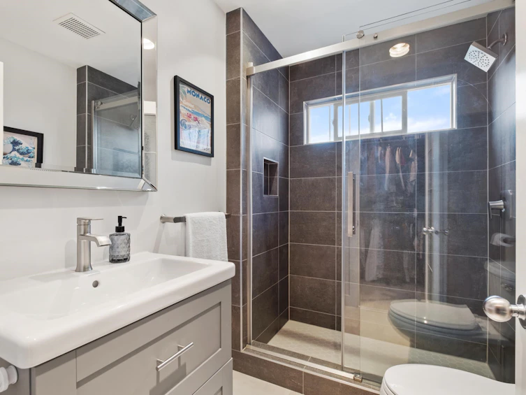 4-1940 Chesterfield Avenue, North Vancouver, BC, V7M 2P5 - 33