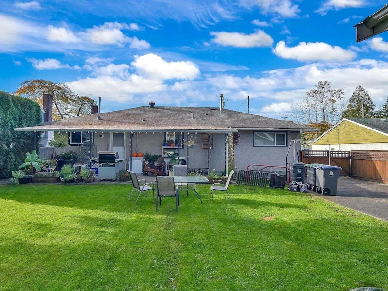 10846 Oriole Drive, Surrey BC V3R 5A3