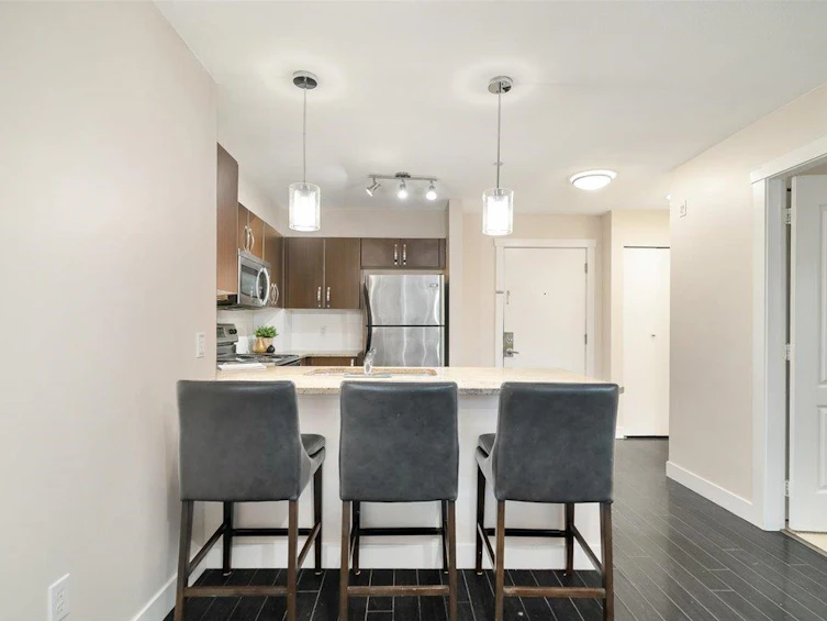 L106-13555 Gateway Drive, Surrey, BC, V3T 0B5 - 9