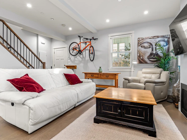 437 Vernon Drive, Vancouver, BC, V6A 3N4 - 8