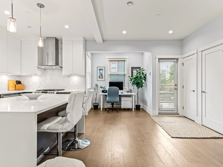 437 Vernon Drive, Vancouver, BC, V6A 3N4 - 13