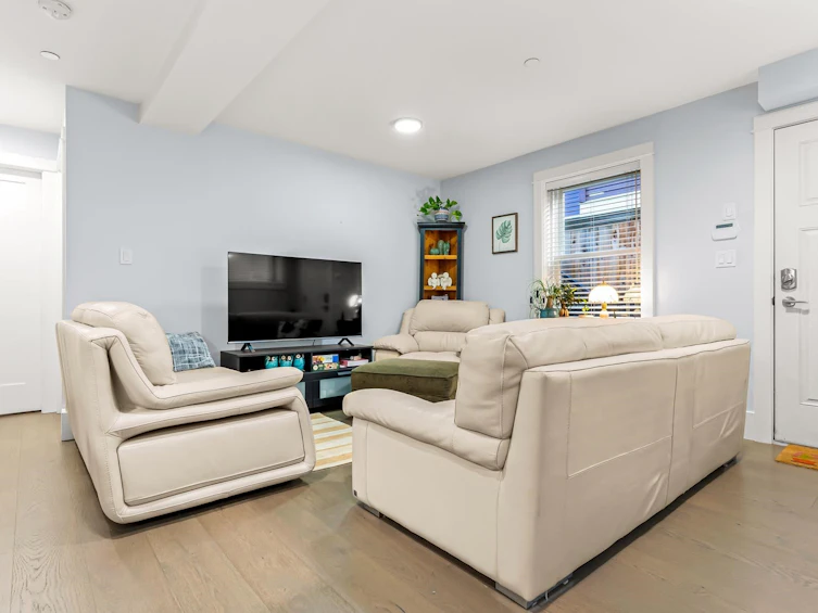 437 Vernon Drive, Vancouver, BC, V6A 3N4 - 26