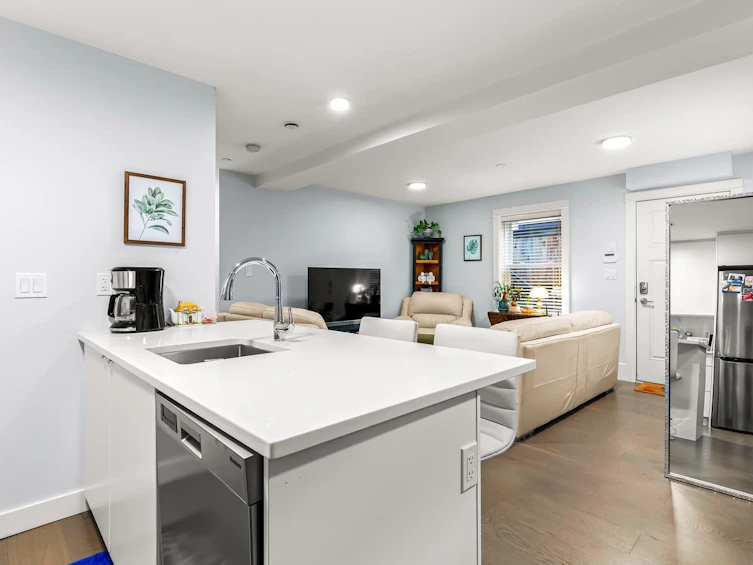 437 Vernon Drive, Vancouver, BC, V6A 3N4 - 29
