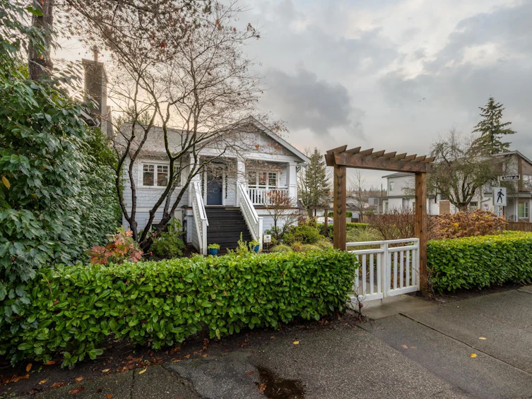 3696 W 2nd Avenue, Vancouver, BC, V6R 1J7 - 37