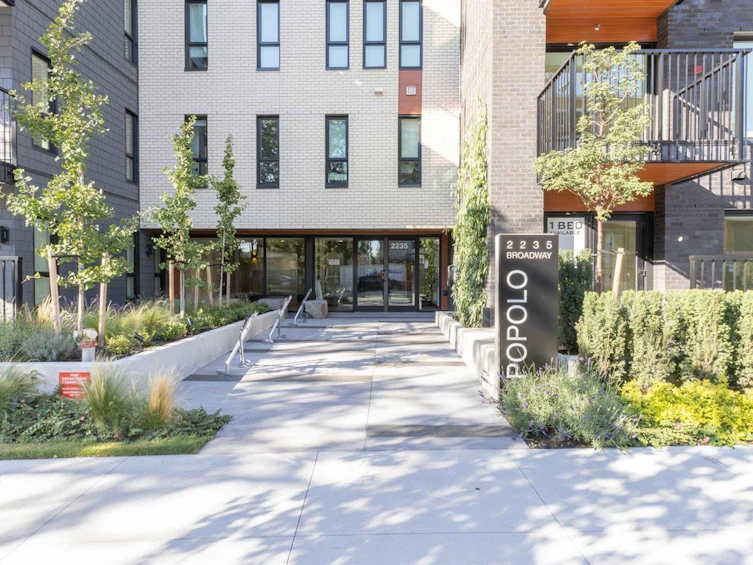 202-2235 E Broadway, Vancouver, BC, V5N 1W8