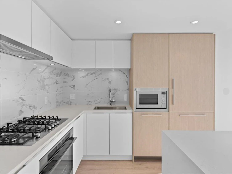 2108-1500 Fern Street, North Vancouver, BC, V7J 0E6 - 5