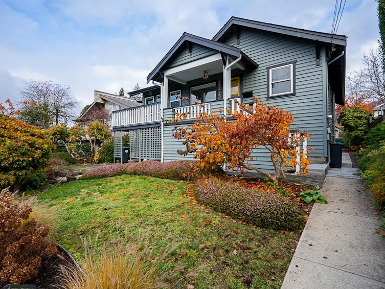 254 W Windsor Road, North Vancouver, BC, V7N 2N1 - 2