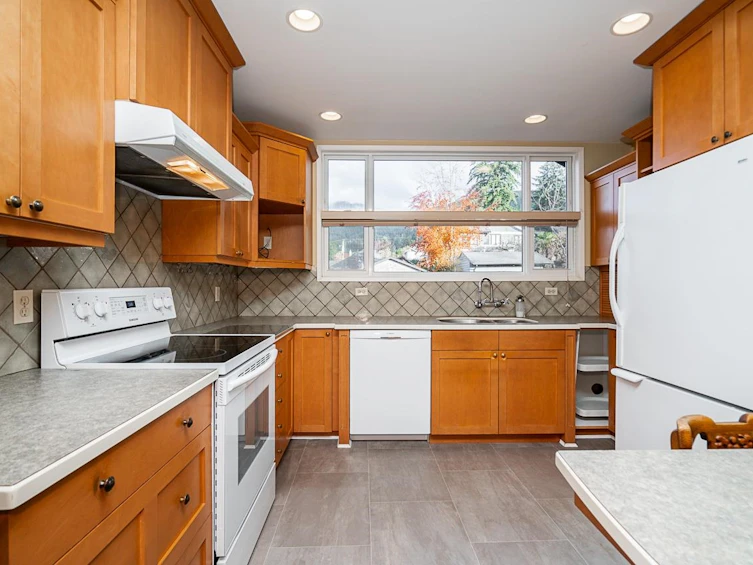 254 W Windsor Road, North Vancouver, BC, V7N 2N1 - 10