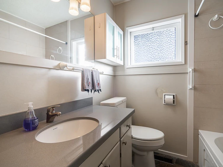 254 W Windsor Road, North Vancouver, BC, V7N 2N1 - 18