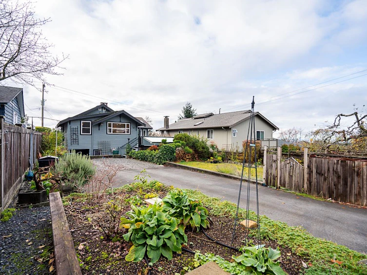 254 W Windsor Road, North Vancouver, BC, V7N 2N1 - 27