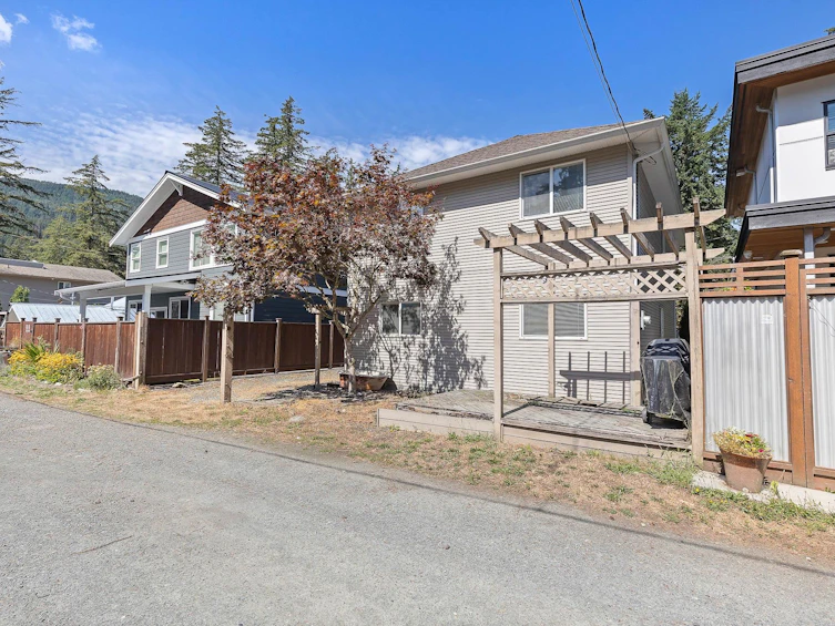 320 Spruce Street, Cultus Lake, BC, V2R 4Y7 - 32