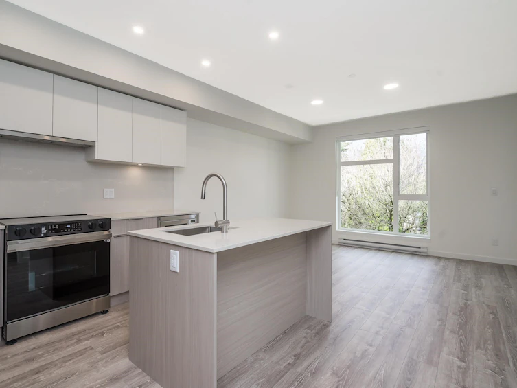E414-10829 140 Street, Surrey, BC, V3R 0H4 - 10