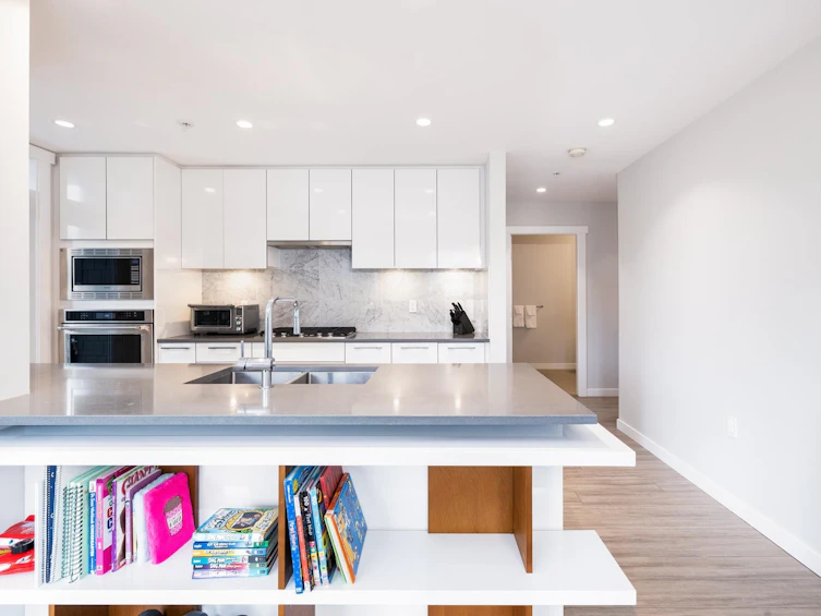 306-2663 Library Lane, North Vancouver, BC, V7J 0C1 - 2