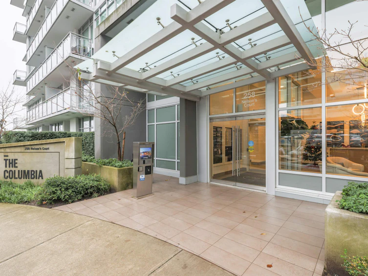 806-258 Nelson's Court, New Westminster, BC, V3L 0J9 - 2
