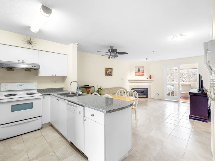 202-57 N Renfrew Street, Vancouver, BC, V5K 3N6 - 3