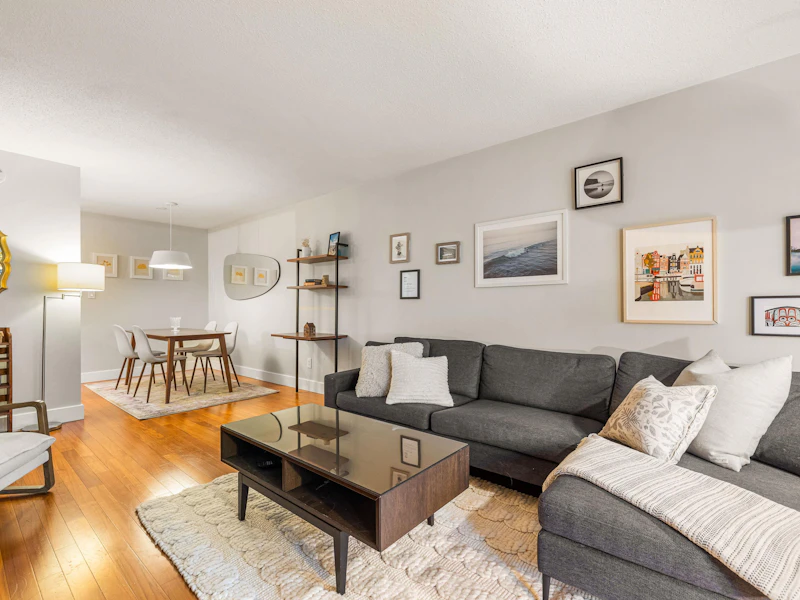 302 - 1825 W 8th Avenue, Vancouver BC V6J 1V9