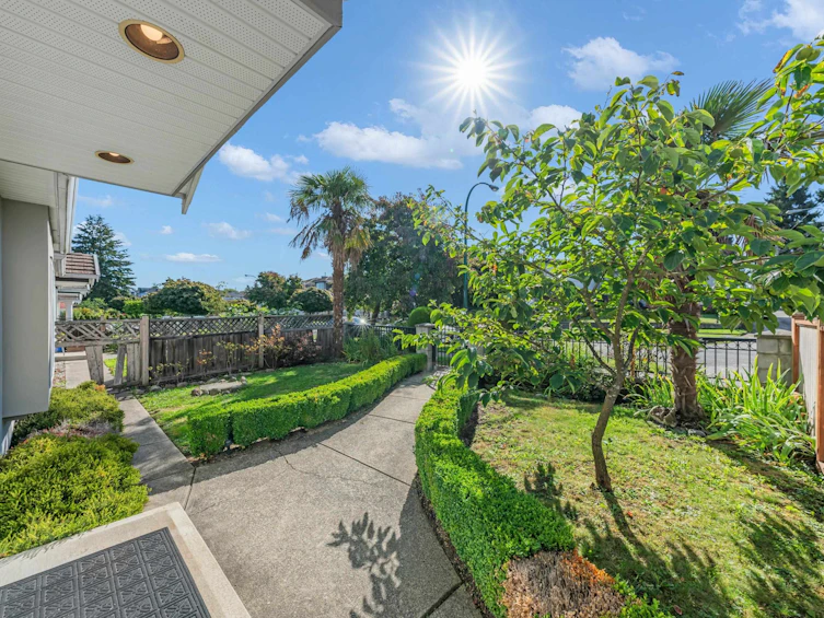 3015 E 23rd Avenue, Vancouver, BC, V5R 1B2 - 2