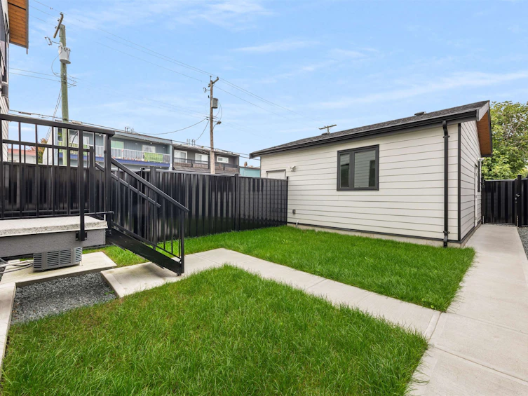 2035 E 35th Avenue, Vancouver, BC, V5P 1B8 - 30