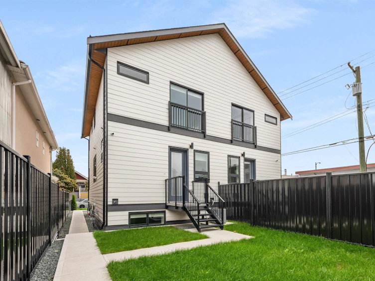 2035 E 35th Avenue, Vancouver, BC, V5P 1B8 - 31