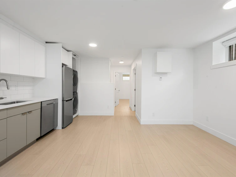 2033 E 35th Avenue, Vancouver, BC, V5P 1B8 - 26