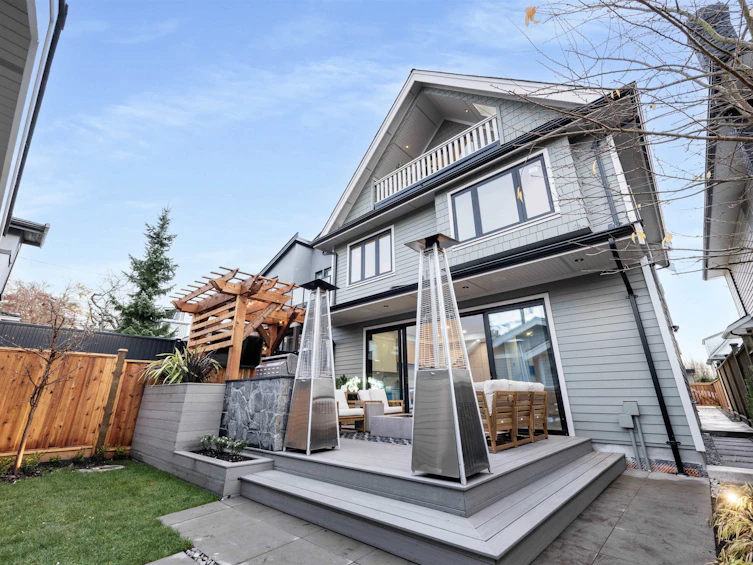 2-3565 Triumph Street, Vancouver, BC, V5K 1V2 - 3