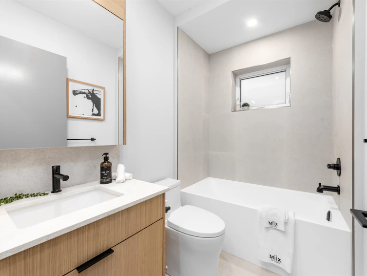 2-3565 Triumph Street, Vancouver, BC, V5K 1V2 - 25