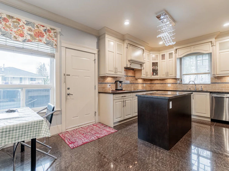 12812 64 Avenue, Surrey, BC, V3W 1X5 - 10