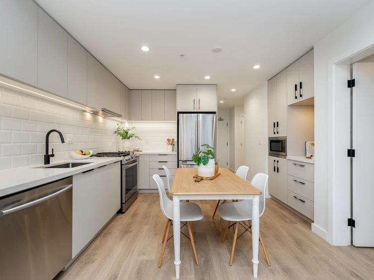 309-3038 St George Street, Port Moody, BC, V3H 0L3 - 3