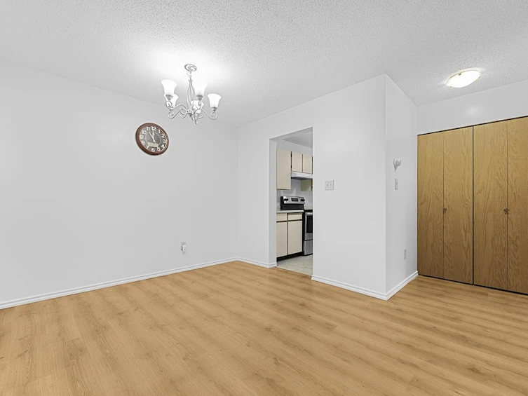 111-10698 151a Street, Surrey, BC, V3R 8T5 - 4