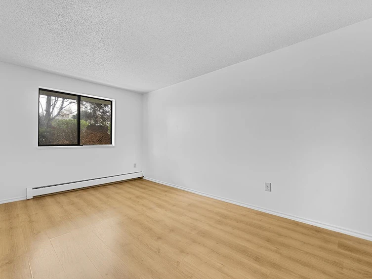 111-10698 151a Street, Surrey, BC, V3R 8T5 - 11