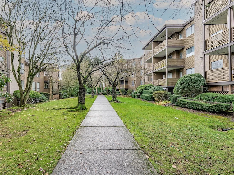 111-10698 151a Street, Surrey, BC, V3R 8T5 - 15
