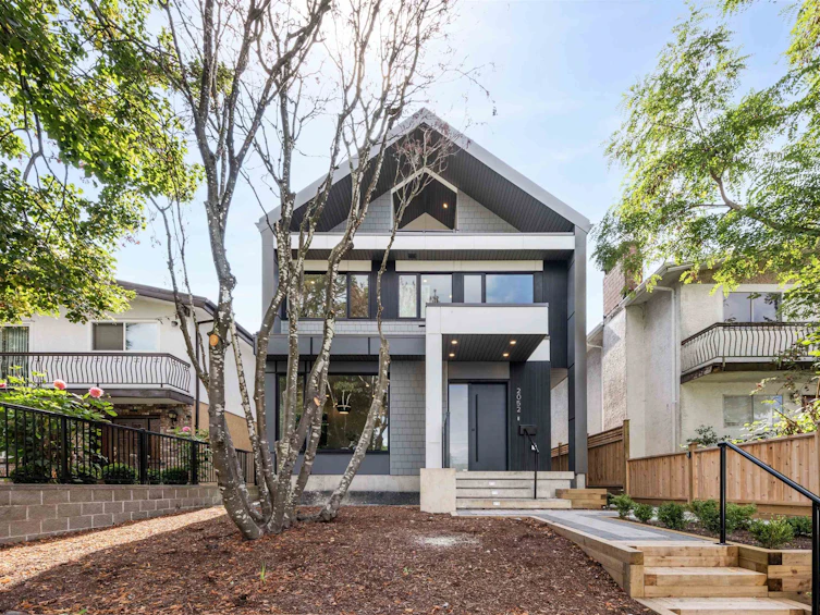2052 E 22nd Avenue, Vancouver, BC, V5N 2R4