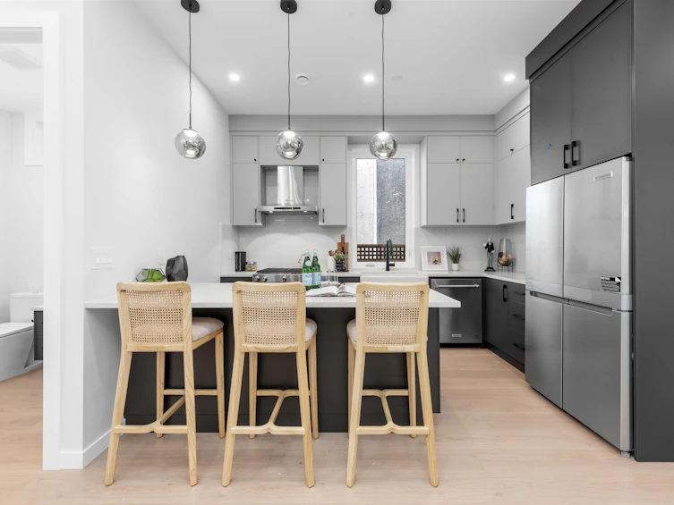 2052 E 22nd Avenue, Vancouver, BC, V5N 2R4 - 3