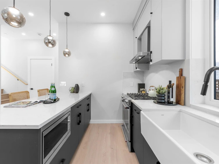 2052 E 22nd Avenue, Vancouver, BC, V5N 2R4 - 4